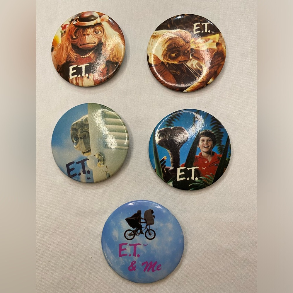 5- Vintage 1982 E.T. Pin Back Buttons